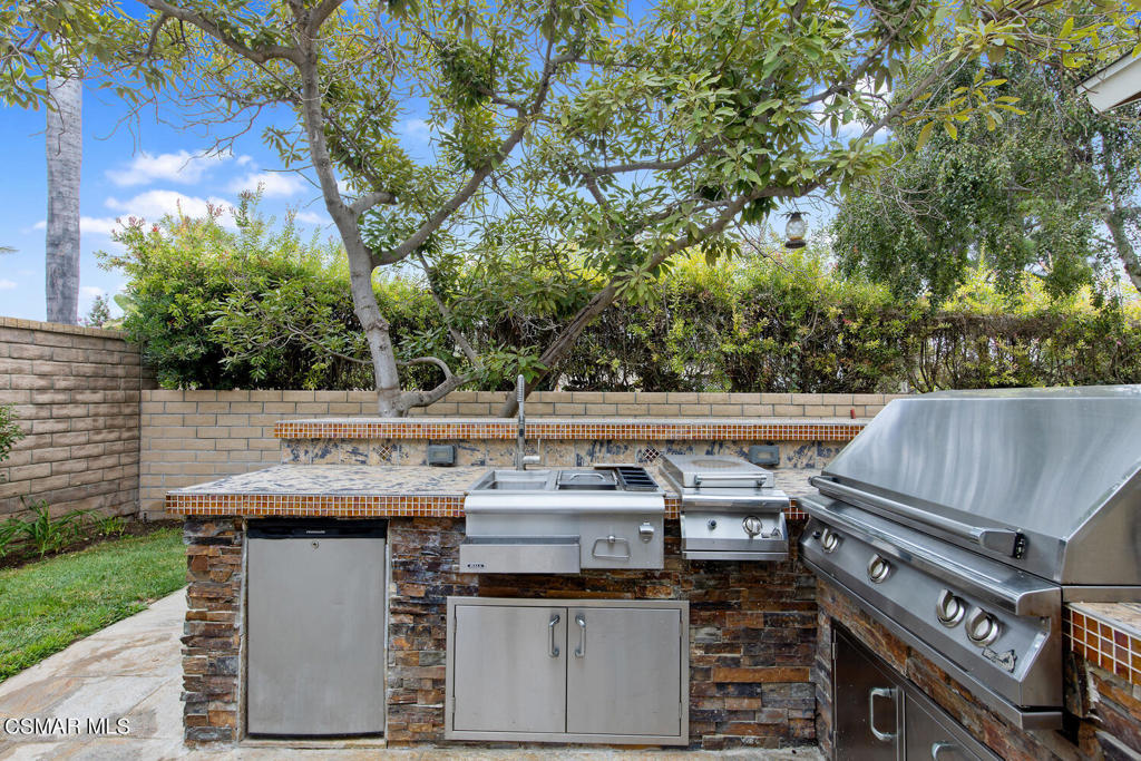 405 Deerhurst Avenue