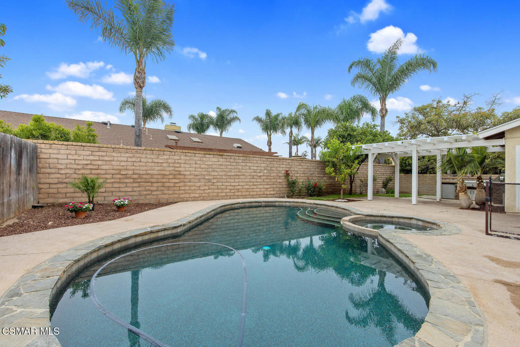 405 Deerhurst Avenue