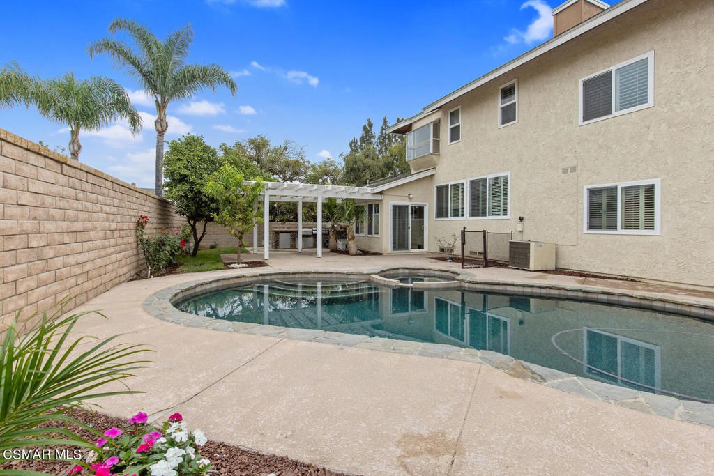 405 Deerhurst Avenue