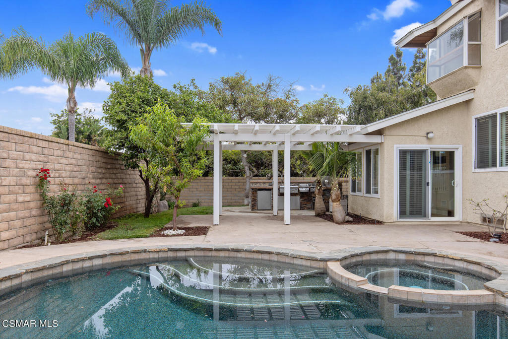 405 Deerhurst Avenue