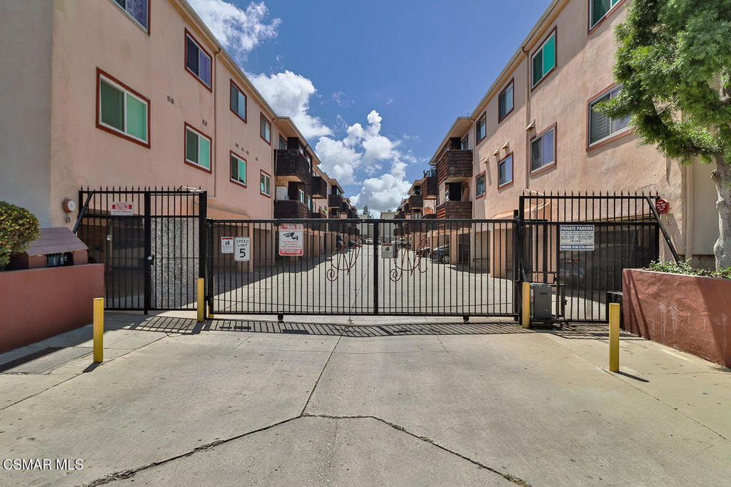 5349 Newcastle Avenue 28