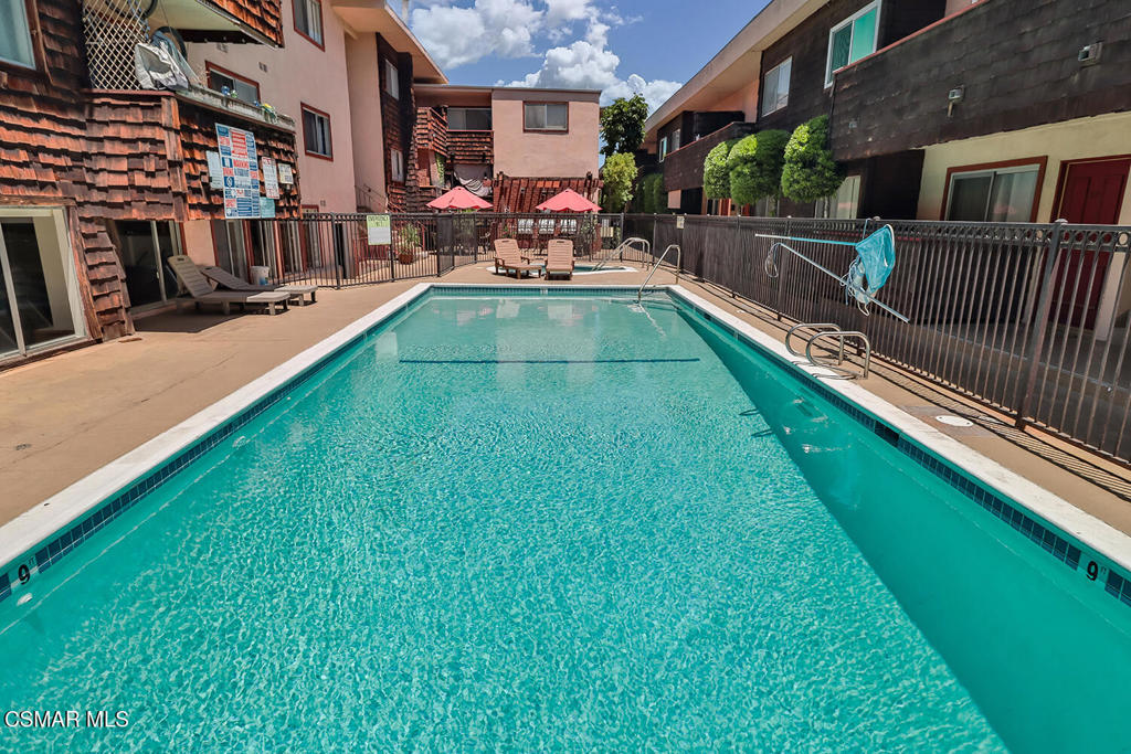 5349 Newcastle Avenue 28