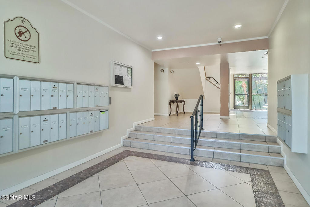 5349 Newcastle Avenue 28