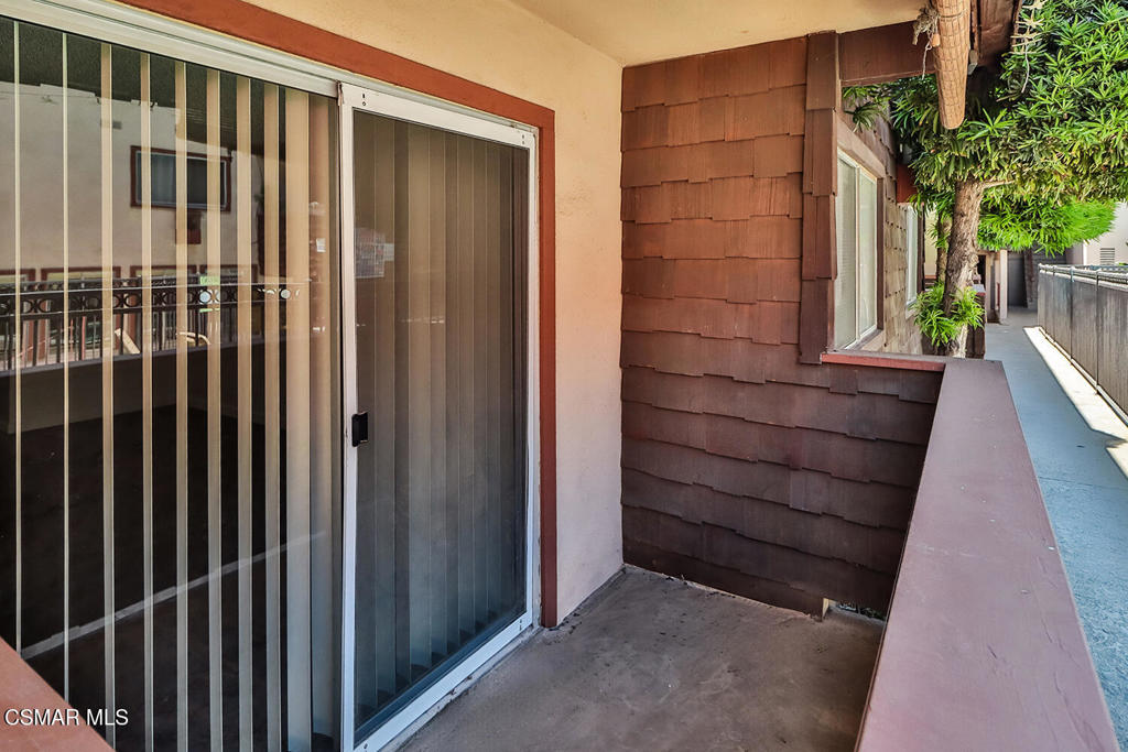 5349 Newcastle Avenue 28