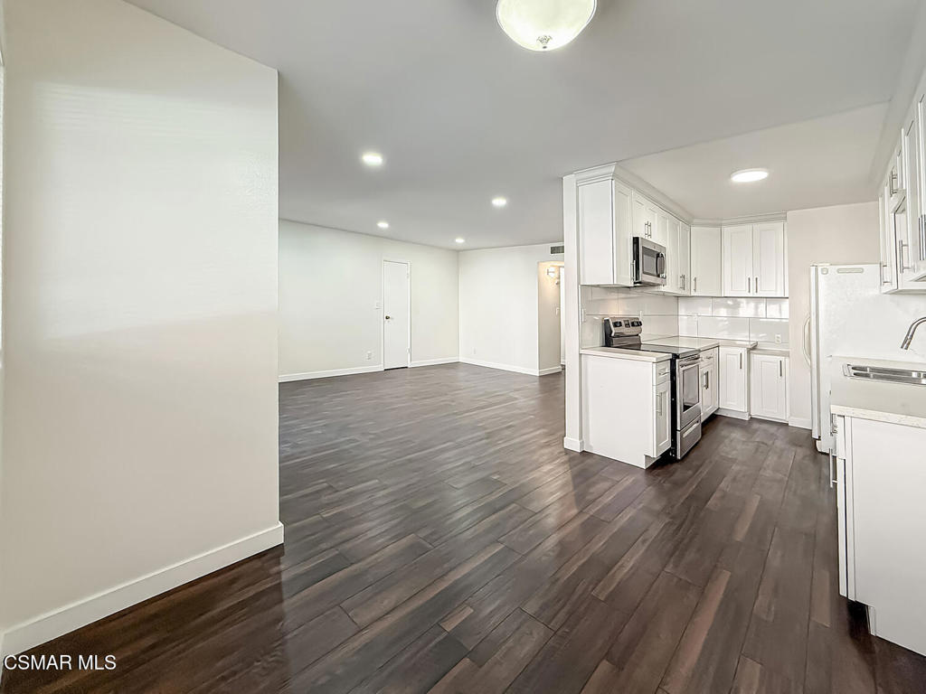 5349 Newcastle Avenue 28