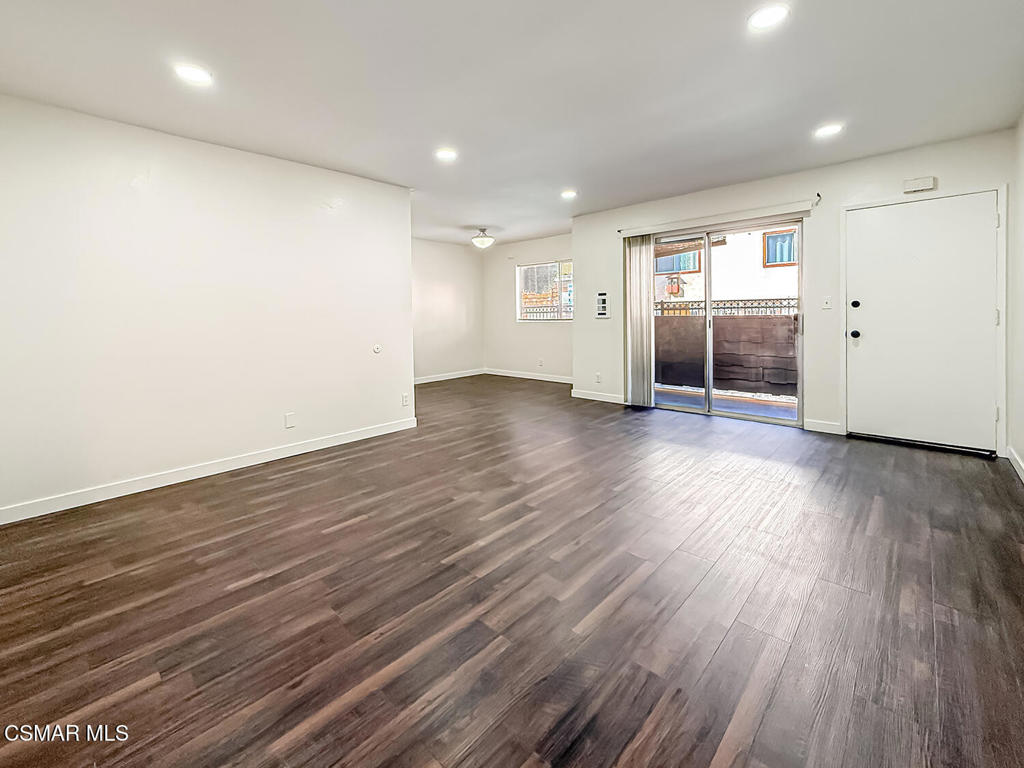 5349 Newcastle Avenue 28