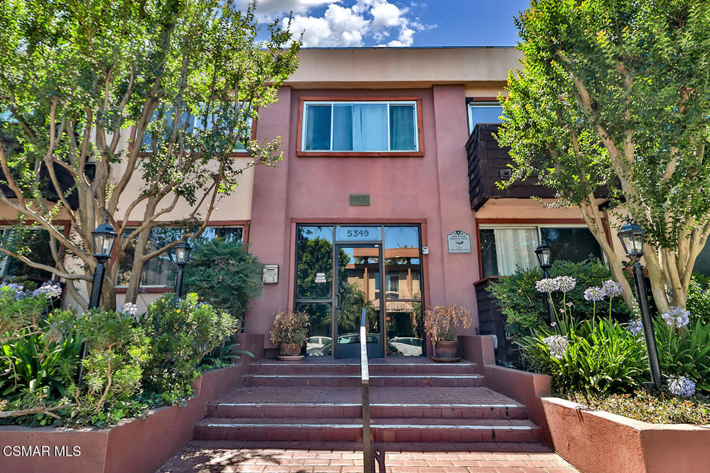 5349 Newcastle Avenue 28