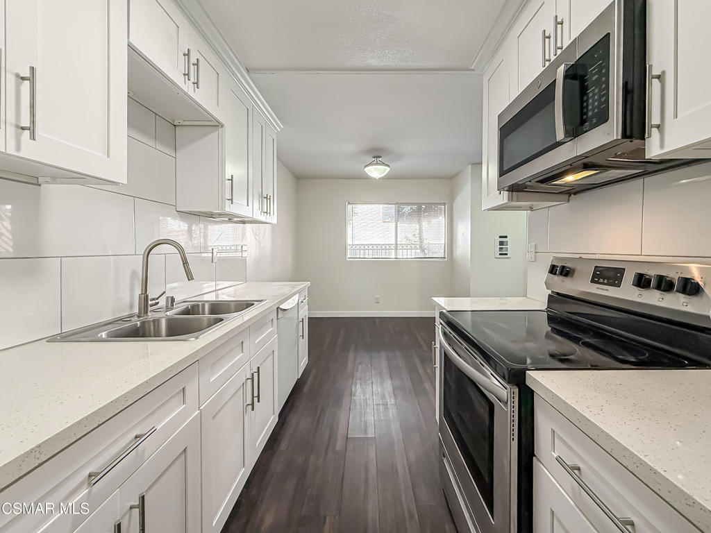 5349 Newcastle Avenue 28