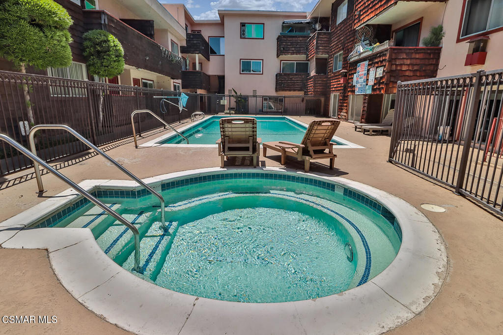 5349 Newcastle Avenue 28