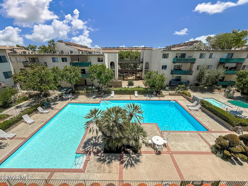 5460 White Oak Avenue E308