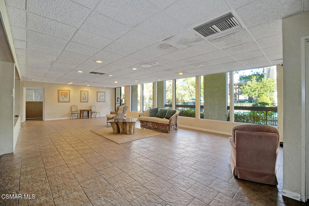 5460 White Oak Avenue E308