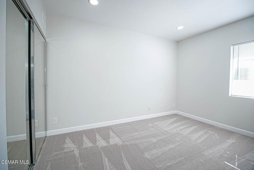 5460 White Oak Avenue E308