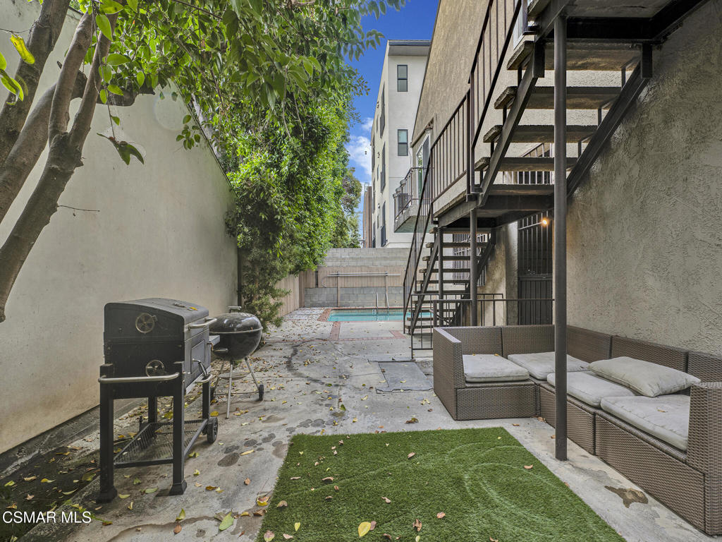 4230 Whitsett Avenue 9