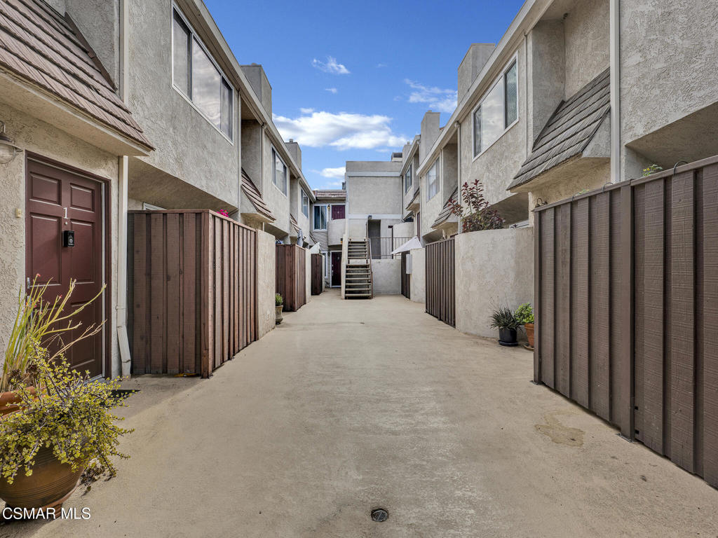 4230 Whitsett Avenue 9