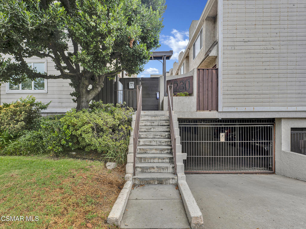 4230 Whitsett Avenue 9