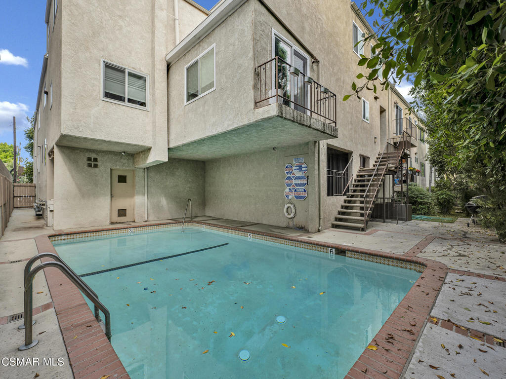 4230 Whitsett Avenue 9