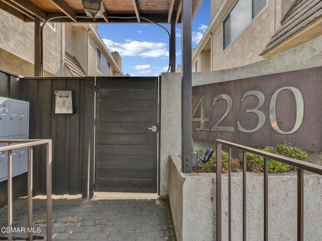 4230 Whitsett Avenue 9