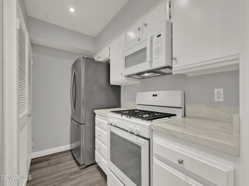 4230 Whitsett Avenue 9