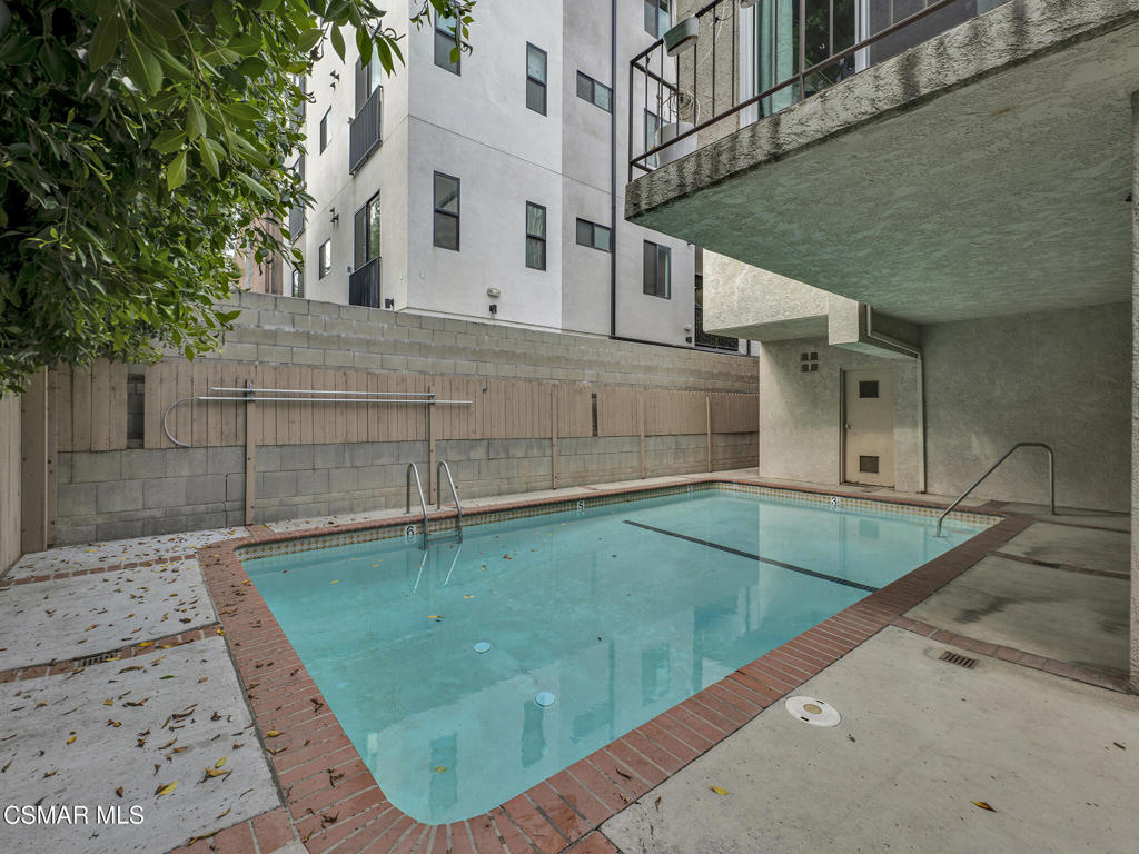 4230 Whitsett Avenue 9