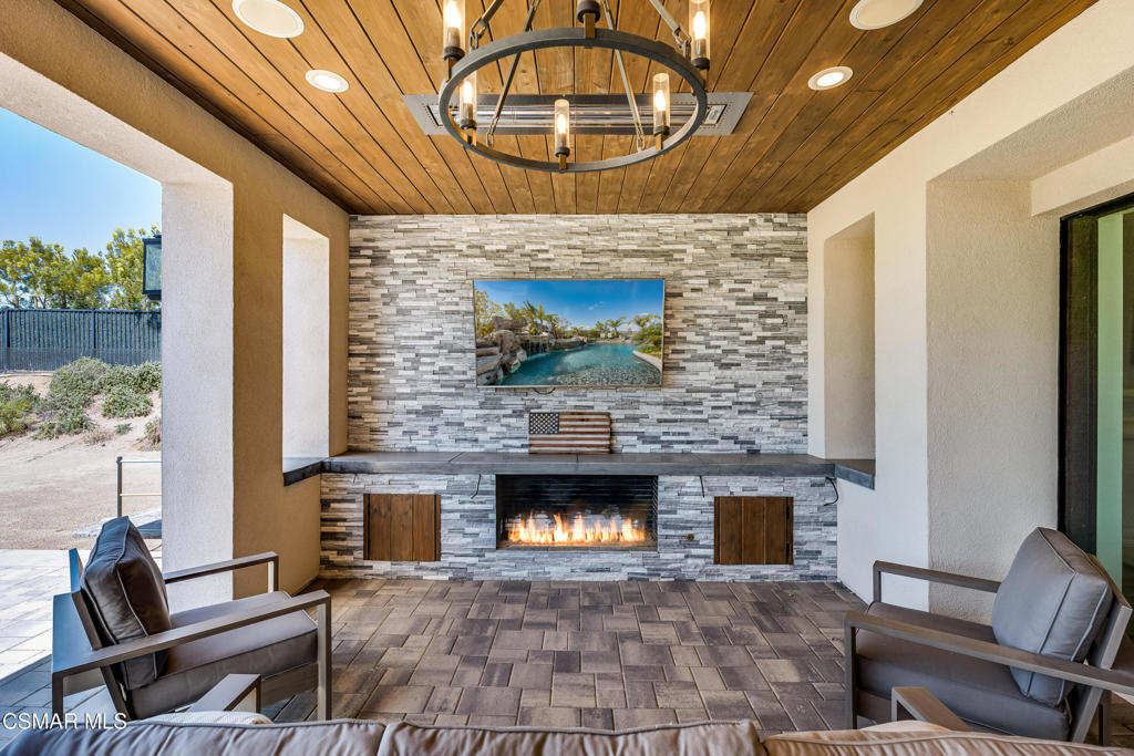 7377 Woods Court