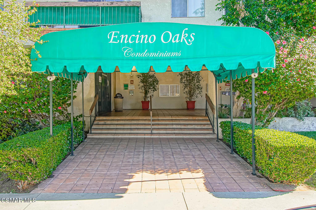 5460 White Oak Avenue E308
