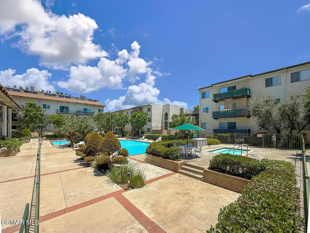5460 White Oak Avenue E308