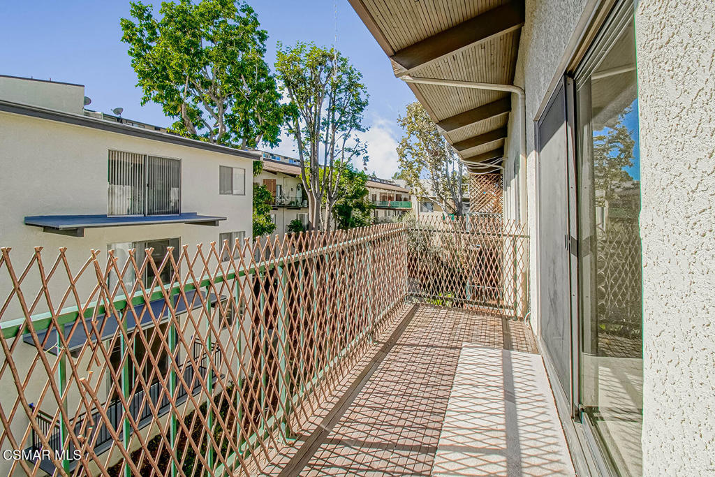 5460 White Oak Avenue E308
