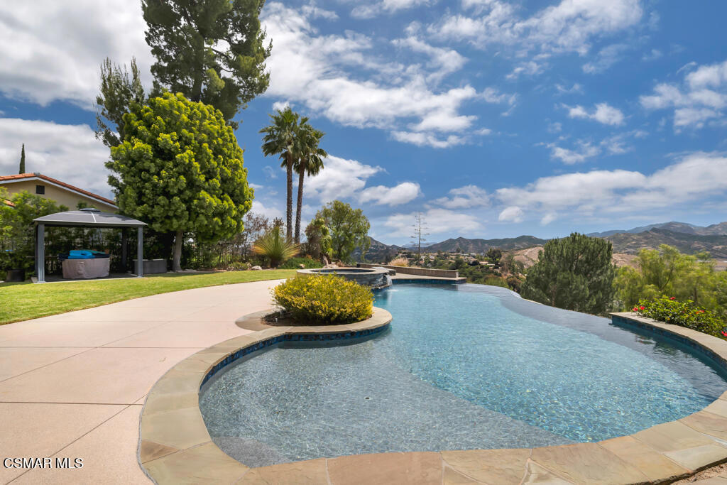 2076 Hillsbury Road