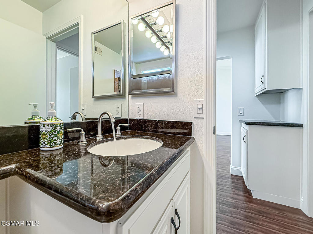 42203 Village 42