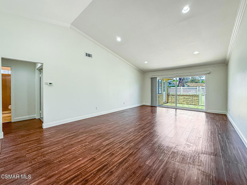 42203 Village 42