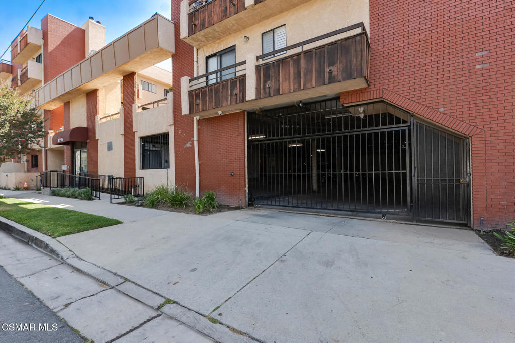 8710 Independence Avenue 307
