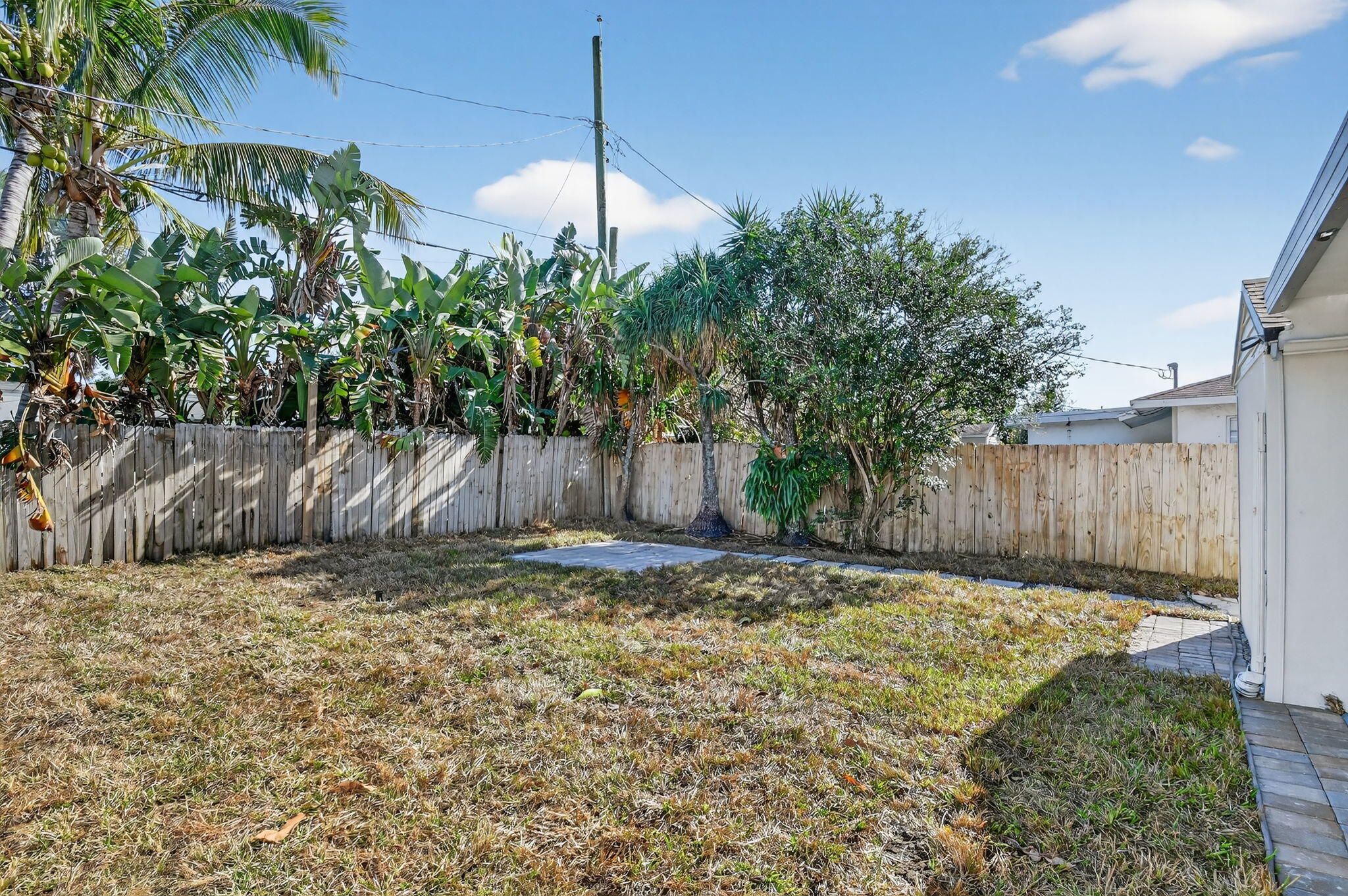 1426 Hillcrest Dr Drive