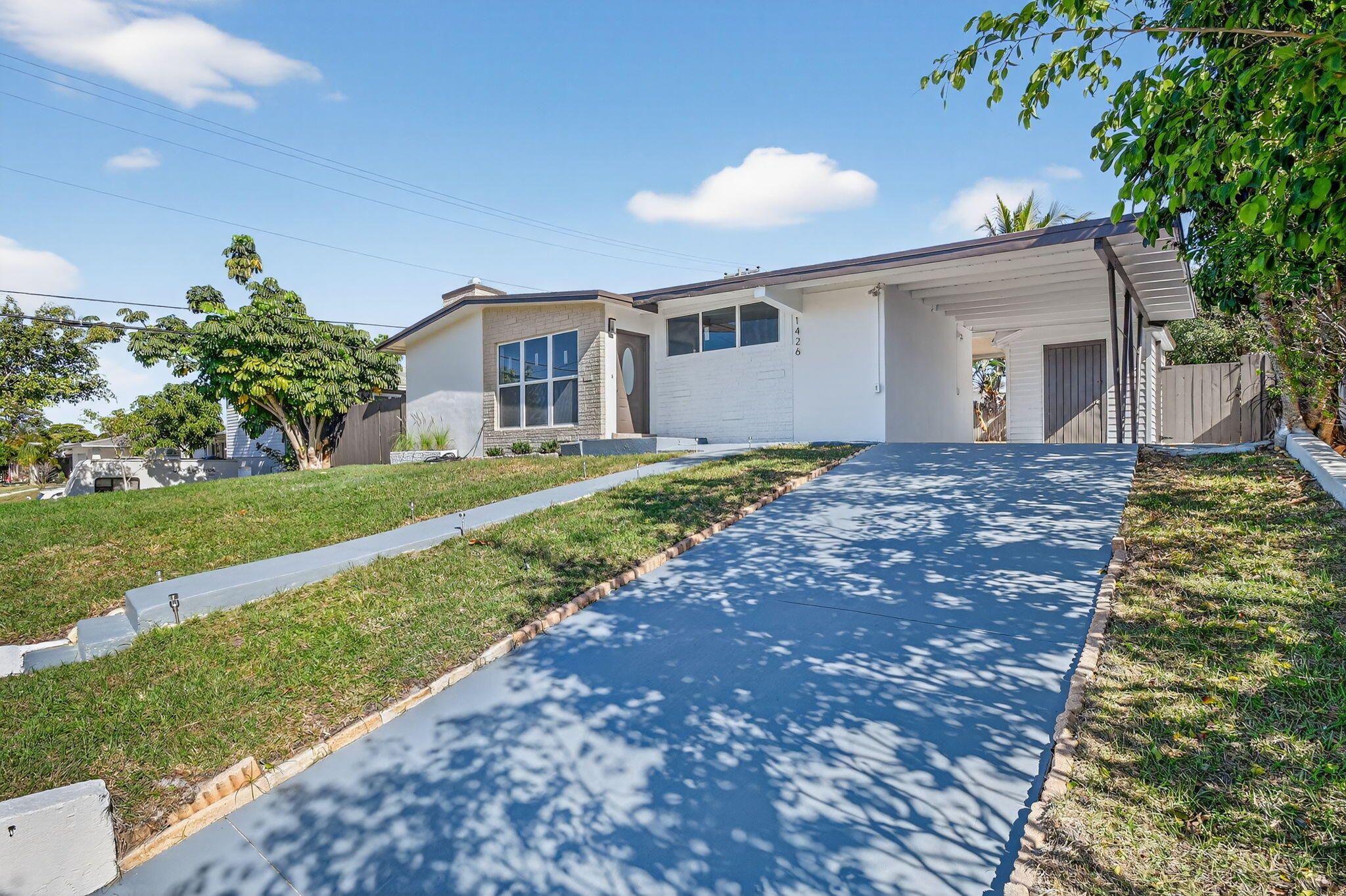 1426 Hillcrest Dr Drive