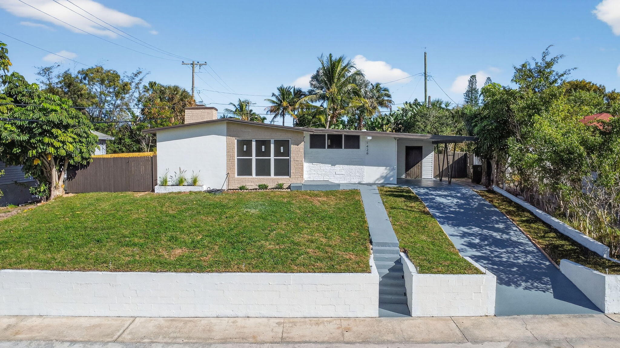 1426 Hillcrest Dr Drive