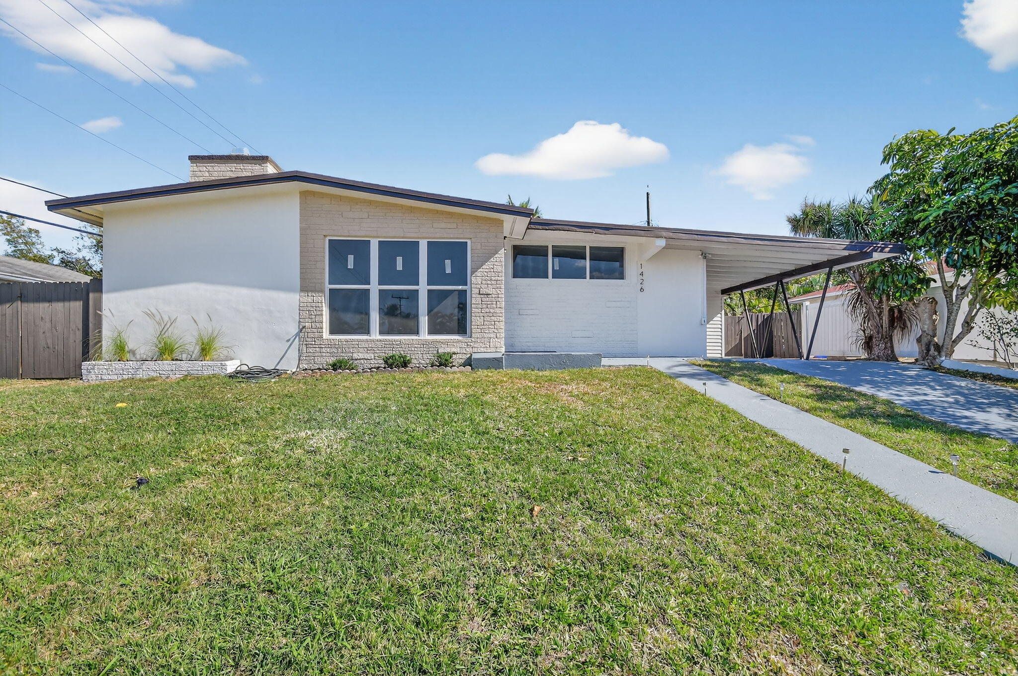 1426 Hillcrest Dr Drive