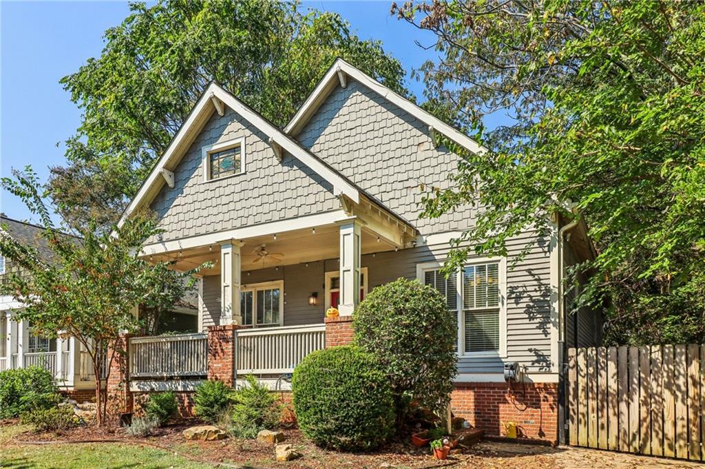 24 Leslie Street NE