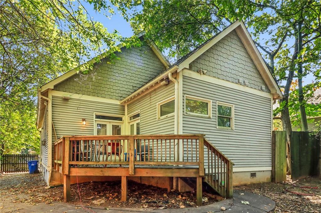 24 Leslie Street NE