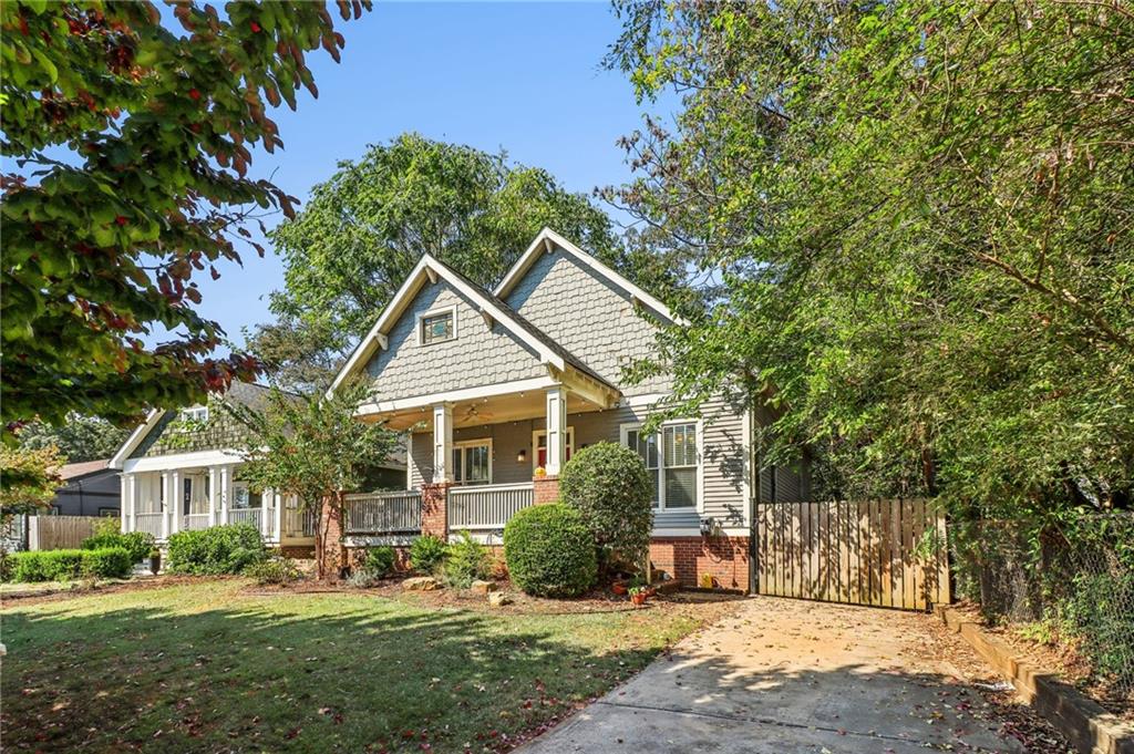 24 Leslie Street NE