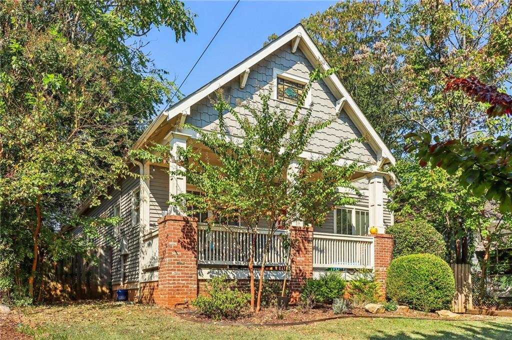 24 Leslie Street NE