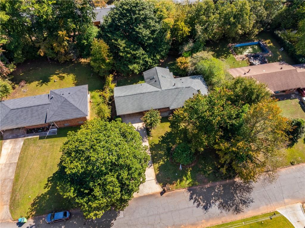 1126 Chatsworth Drive