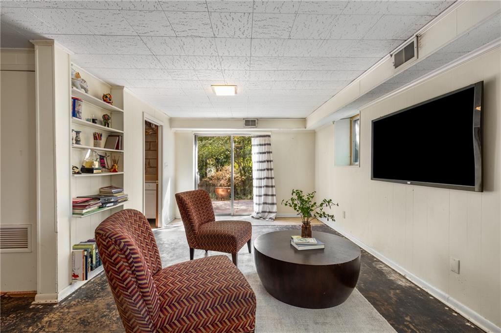 1126 Chatsworth Drive
