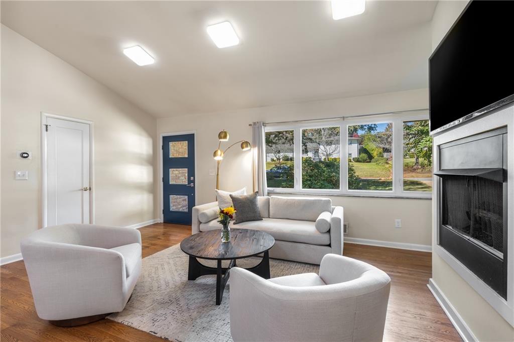1126 Chatsworth Drive