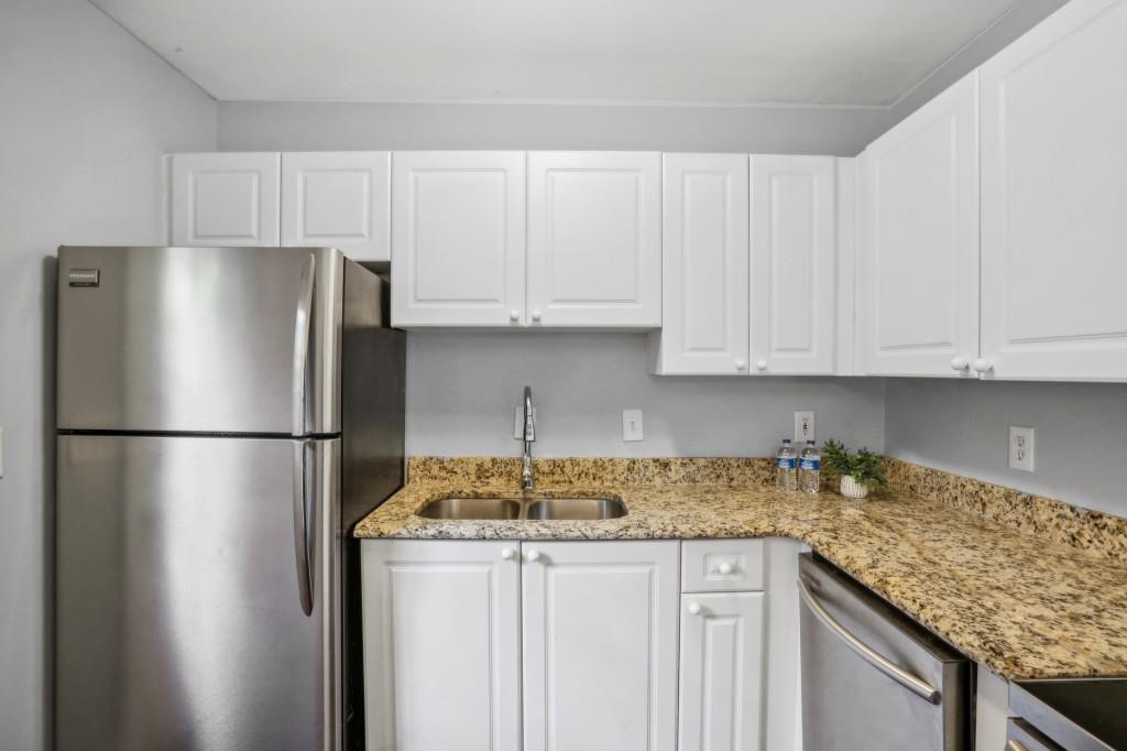 5375 Roswell Unit C4