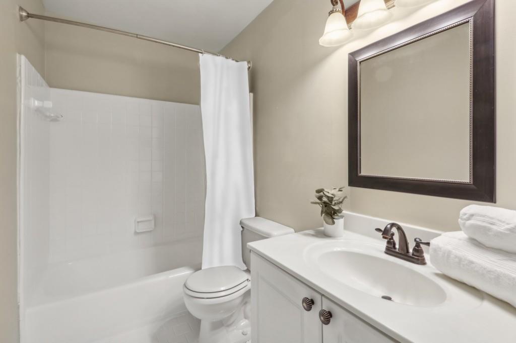 5375 Roswell Unit C4