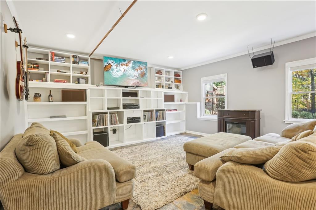 514 Waterside Court