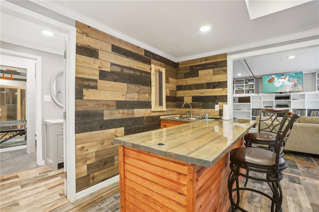 514 Waterside Court