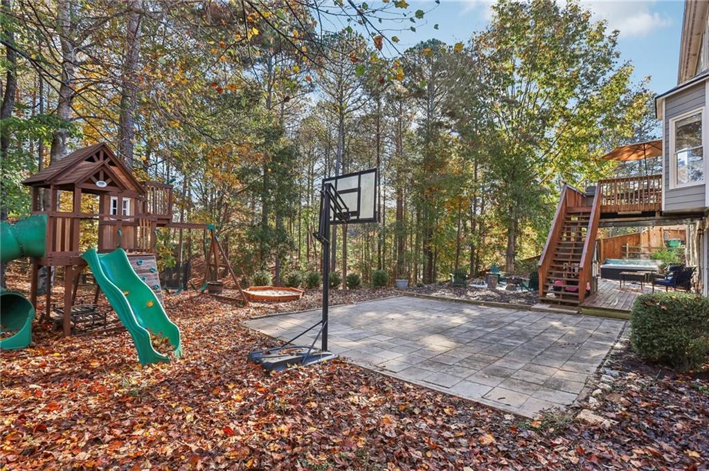 514 Waterside Court