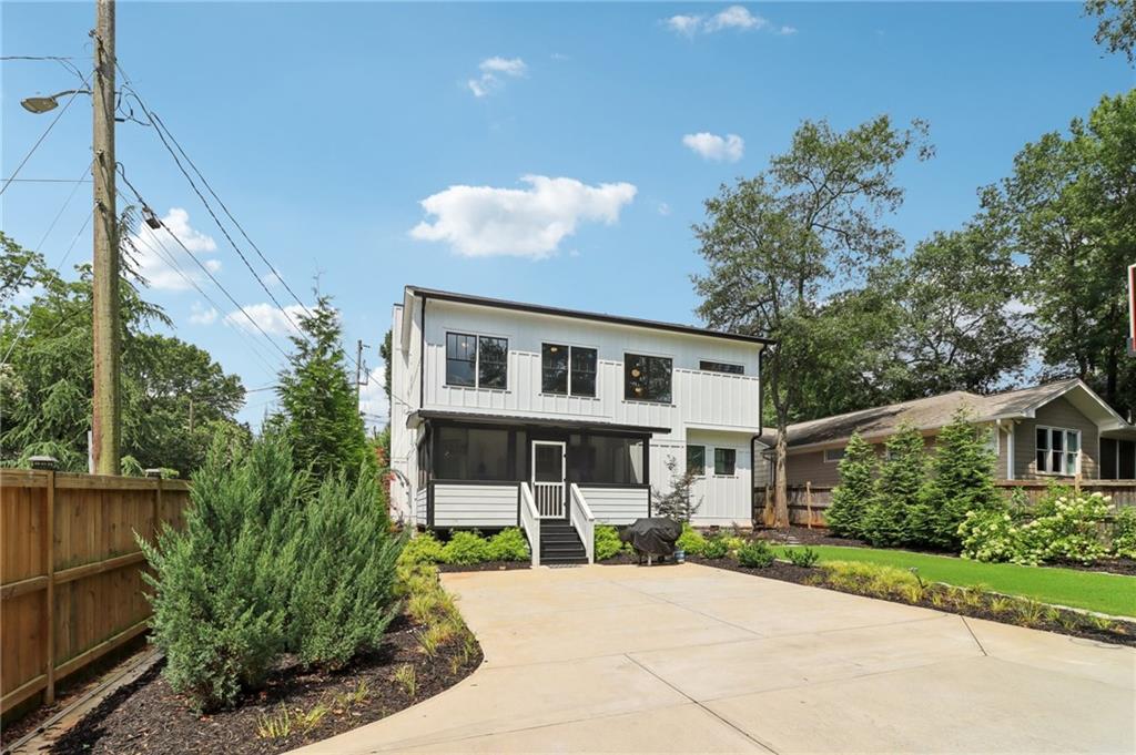792 Livingstone Place