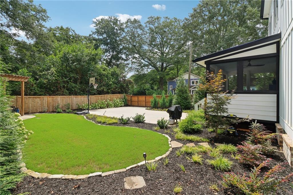 792 Livingstone Place