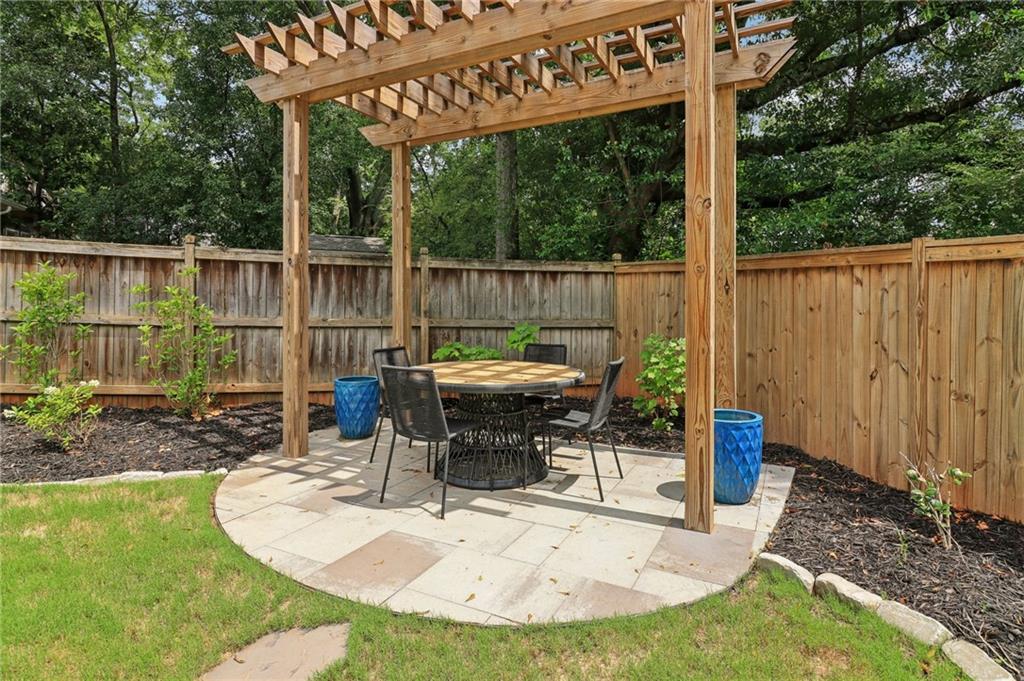792 Livingstone Place
